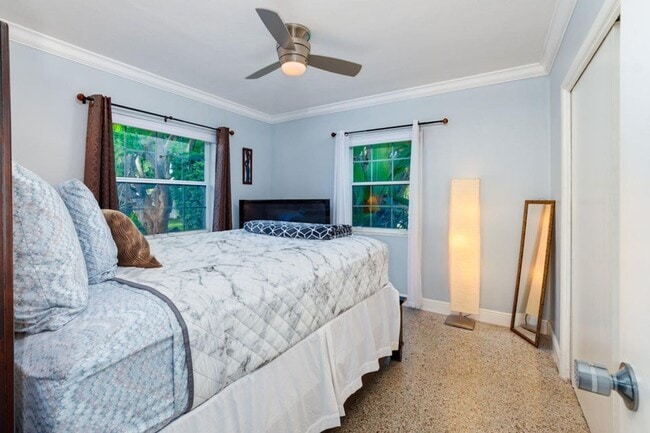 Building Photo - 145 SE 3rd Ave