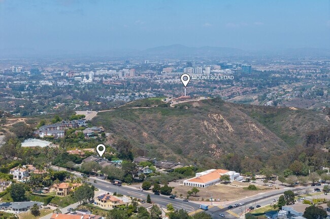 Building Photo - 6667 La Jolla Scenic S Dr