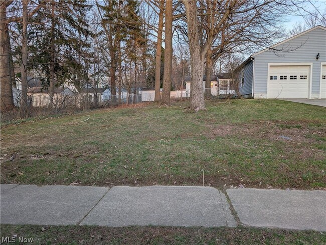 Building Photo - 703 Avondale St