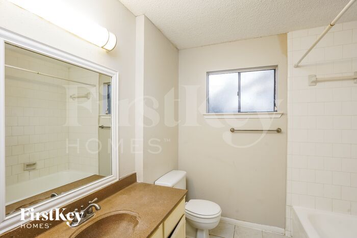 Building Photo - 8010 Goldengrove Dr
