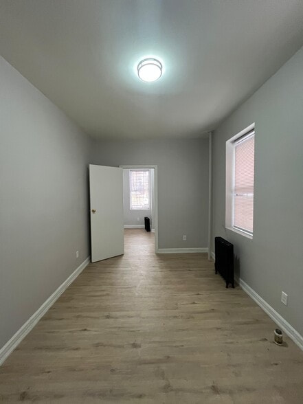 Building Photo - 305 58th St