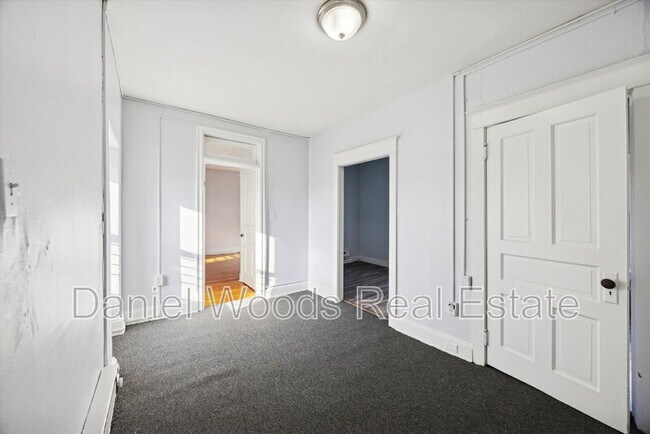 Building Photo - 330 Kerlin St