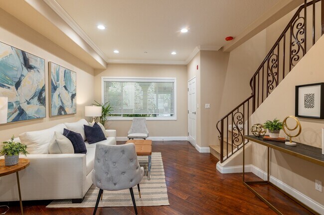 Building Photo - 540 E Angeleno Ave