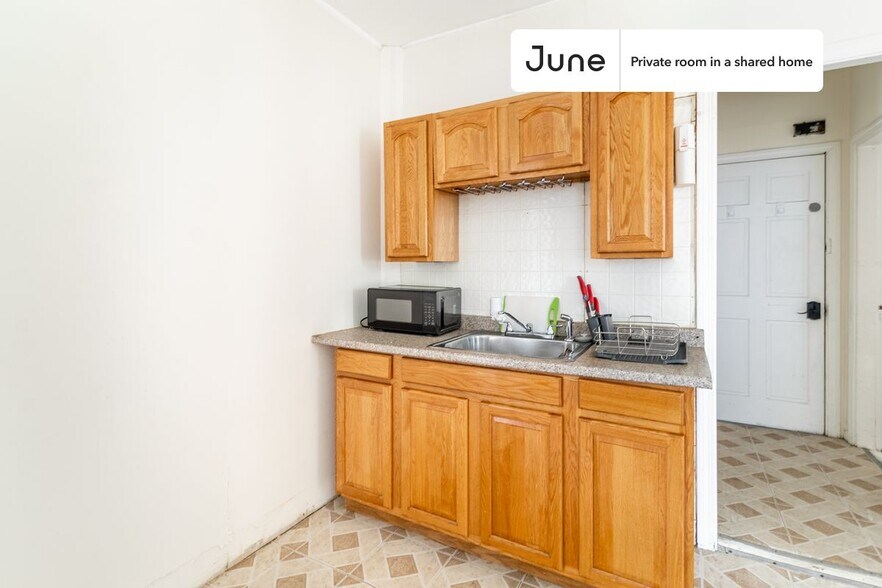 Building Photo - Room in Shared 2 bed/1 bath home