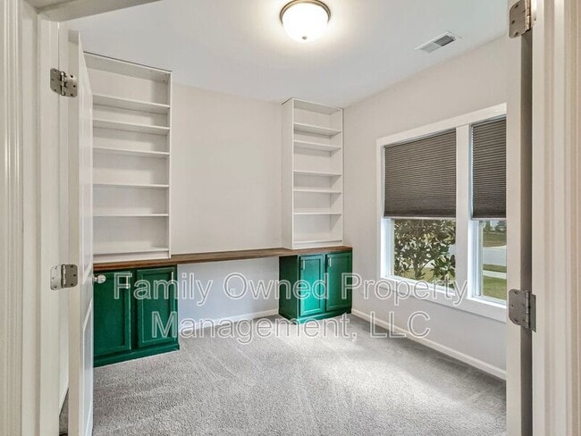 Building Photo - 242 Dunlin Dr