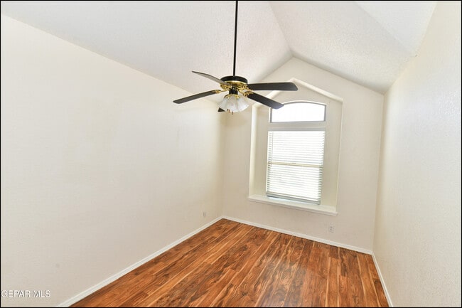 Building Photo - 12121 Tower Hill Dr