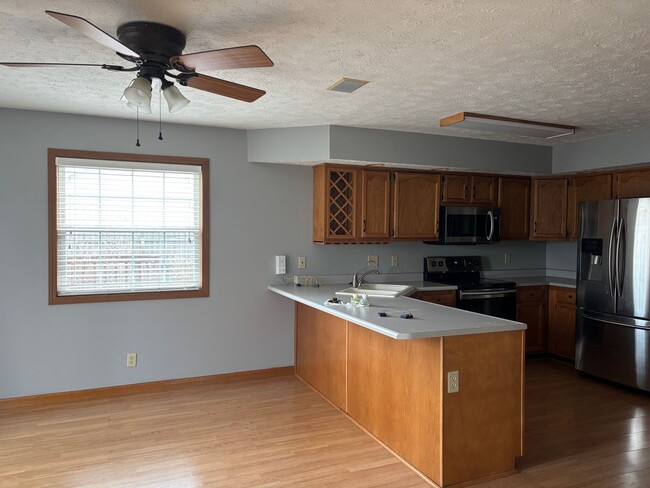 Building Photo - 3-Bed 2-Bath Fenced Yard Ranch Home