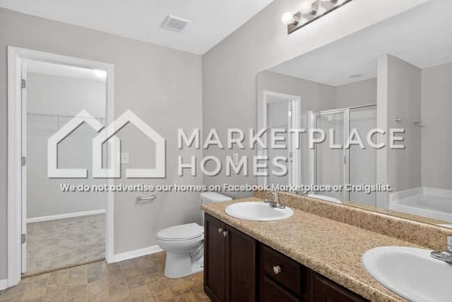 Building Photo - 10 Amber Dr