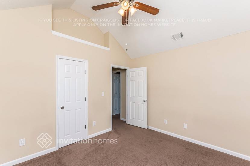 Building Photo - 124 Hidden Creek Dr