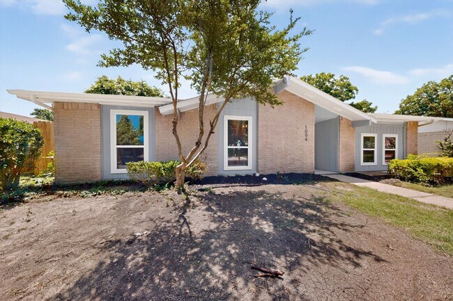 Building Photo - Plano Gem Ready To Be Your Home