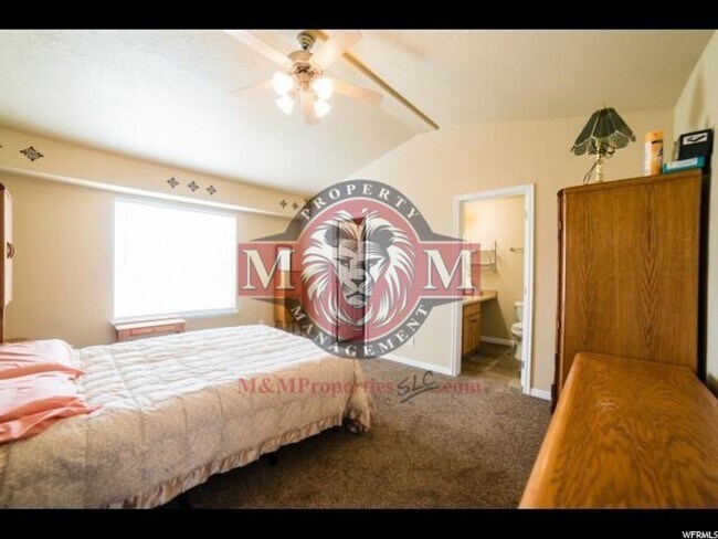Building Photo - 3 Bd 2.5 Bath Condo 2 Car Garage