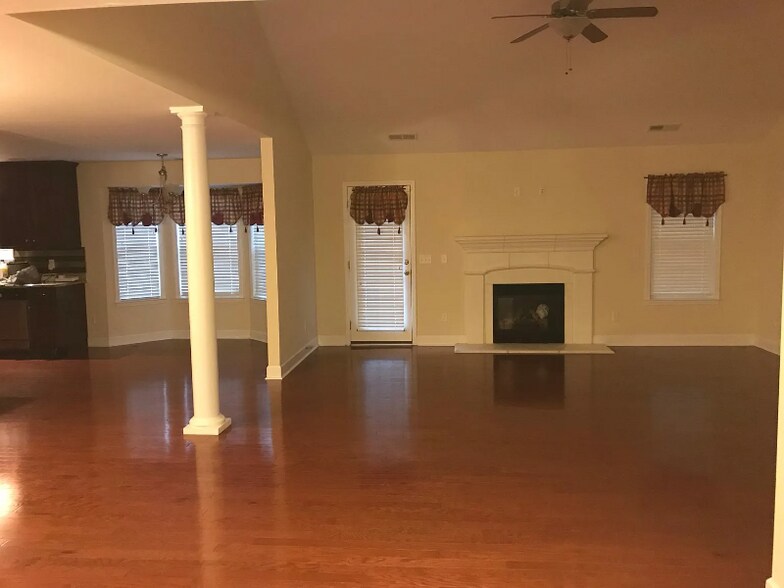 Building Photo - 868 Rolling Pines Loop Rd