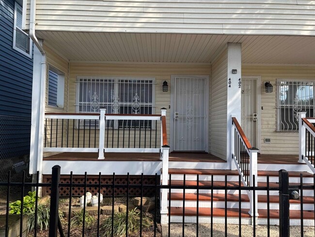 Building Photo - 404 Halladay St