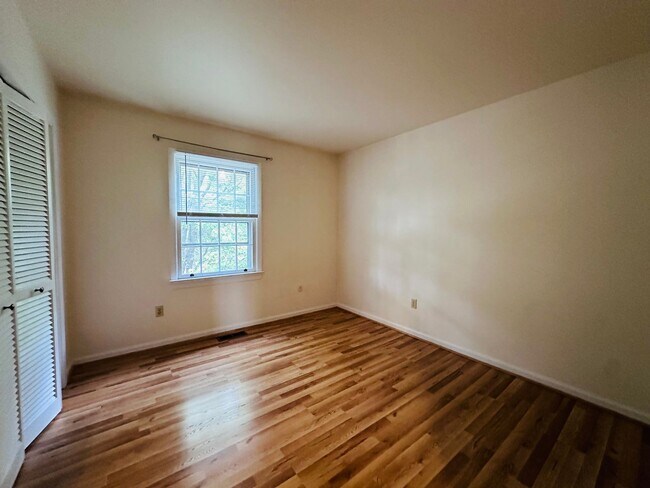 Building Photo - 109 Yorkshire Ct