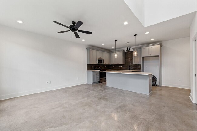 Building Photo - 409 Highland Park Ln