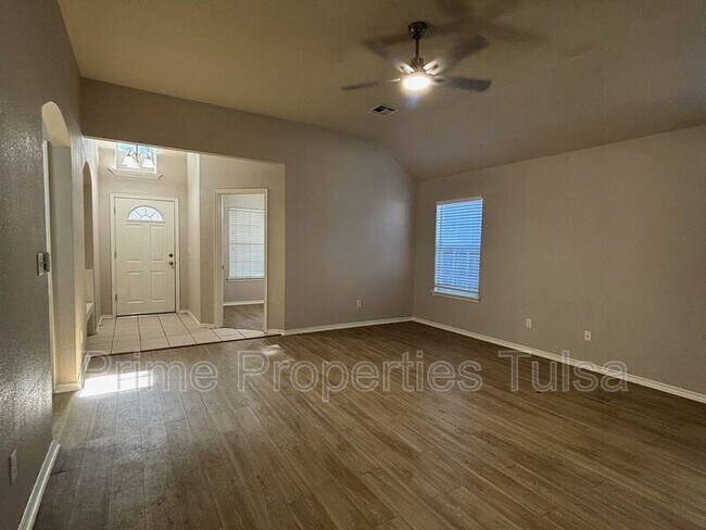 Building Photo - 10333 E 112th St S