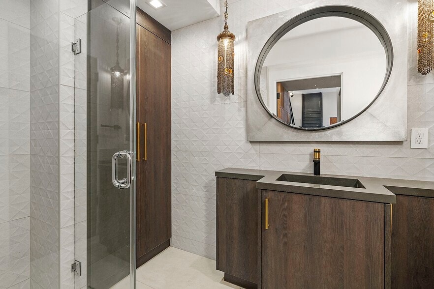 Building Photo - 3712 Broadlawn Dr