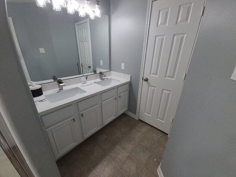 Building Photo - 3002 Malope Ranch Dr