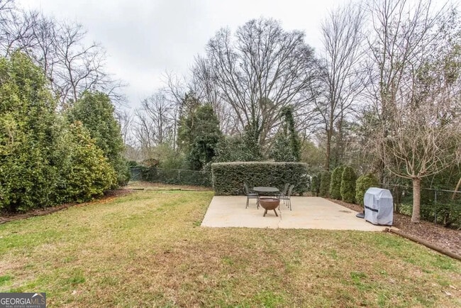 Building Photo - 2494 Batavia St