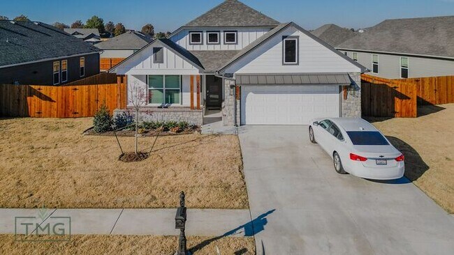 Building Photo - 4/2.5/2 Owasso!