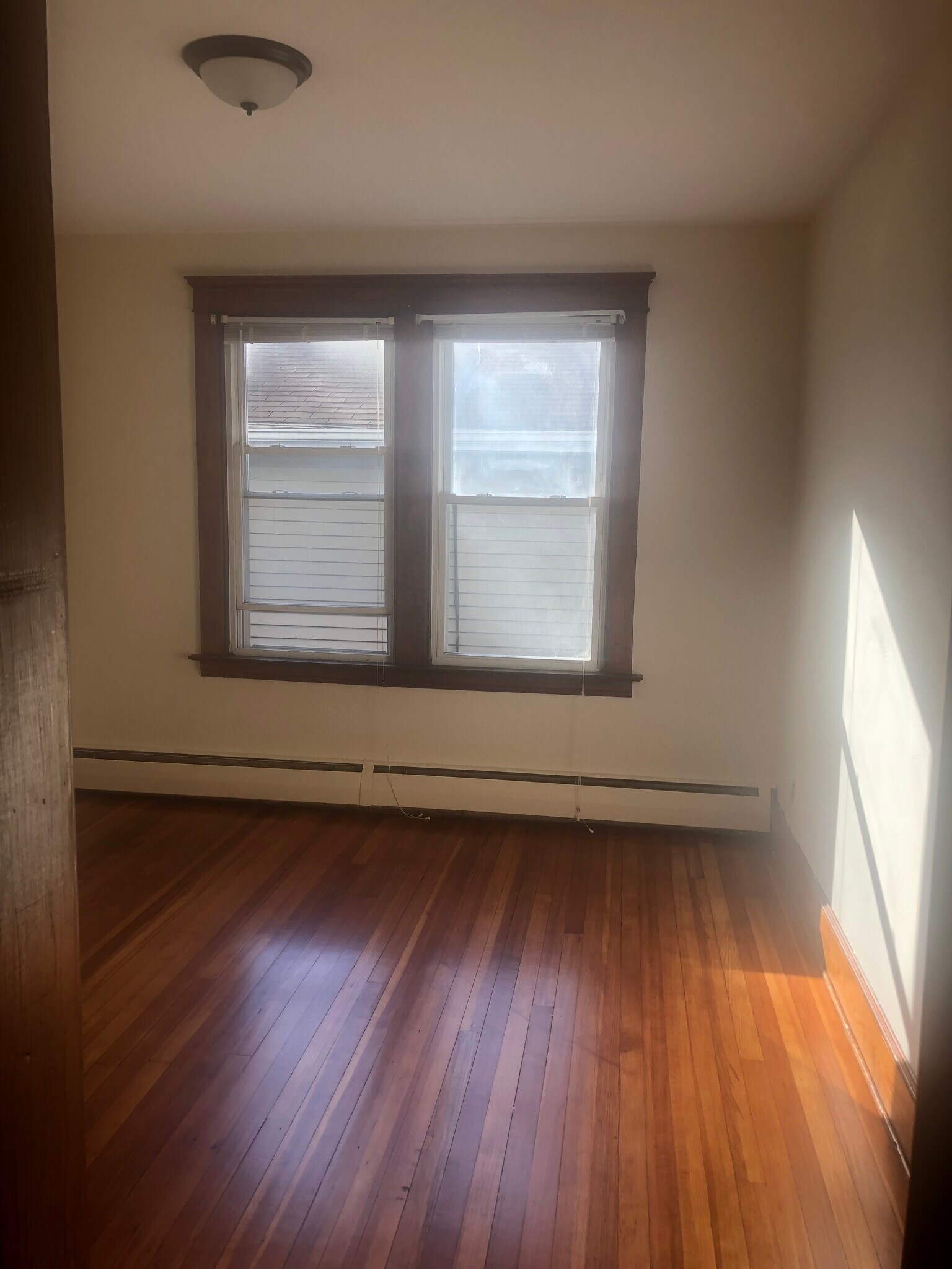 Building Photo - 37 Pine St