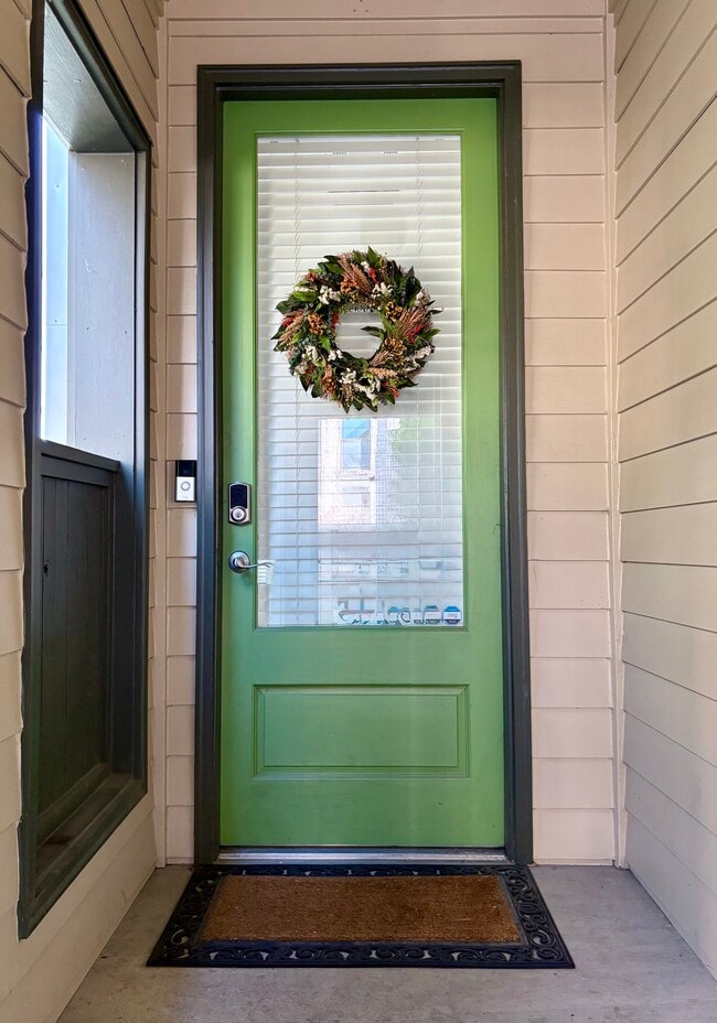 Building Photo - 670 Marina Cottage Dr