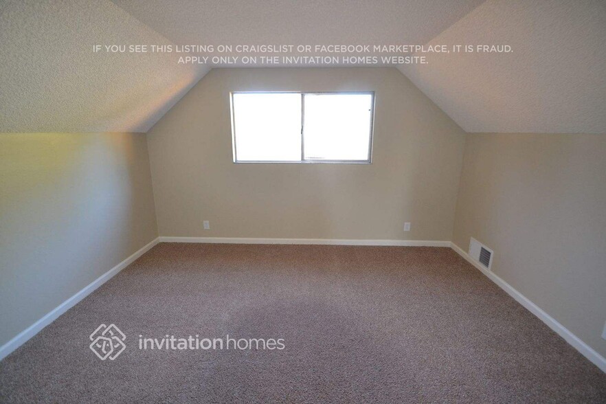 Building Photo - 563 Burlington Dr