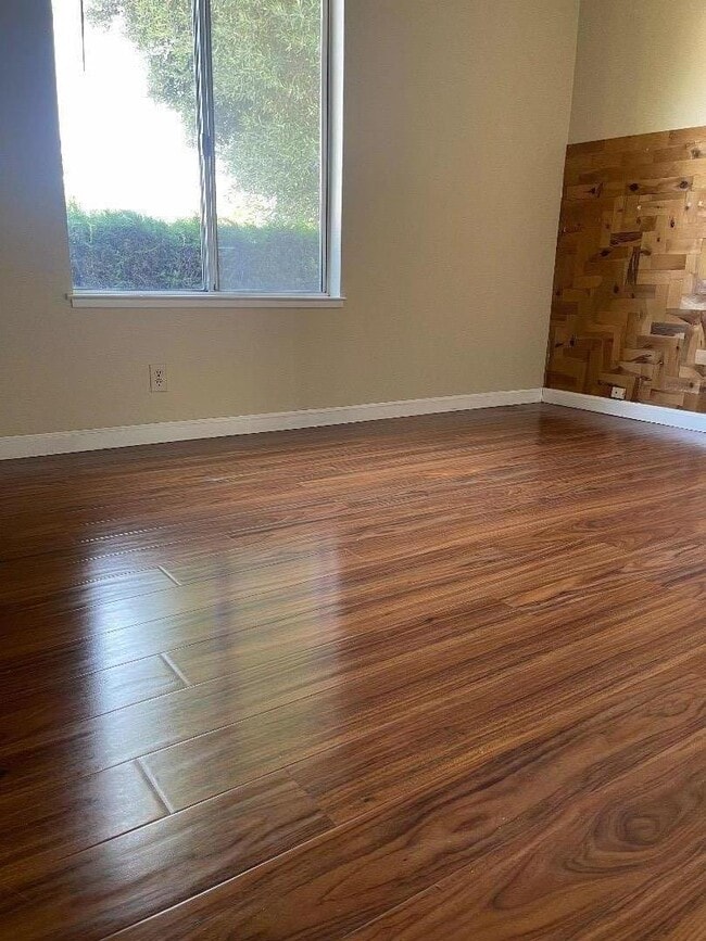 Building Photo - 8063 Park Villa Cir