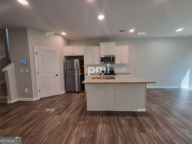 Building Photo - 5051 Pioneer Pkwy