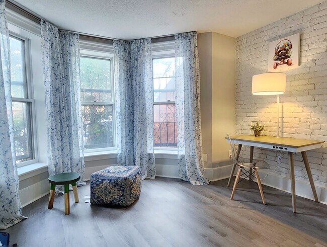 Building Photo - Brownstone charm! 1Bed1bath, first floor brownstone rowhouse condo. Prime location