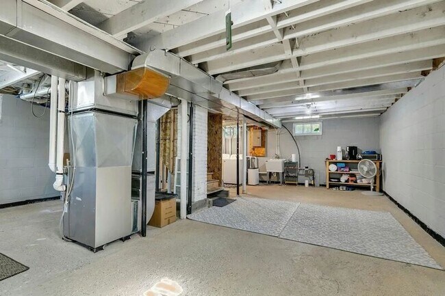 Building Photo - 401 7th Ave S