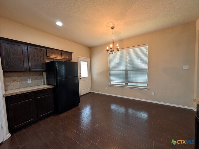 Building Photo - 1028 Brown Rock Dr