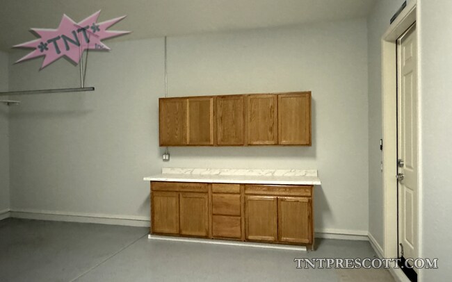 Building Photo - Home in Granville HOA ~ COMP HOLD
