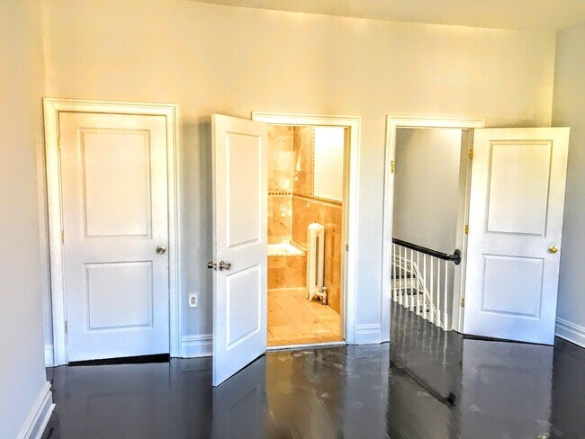 Building Photo - 371 Bergen Ave