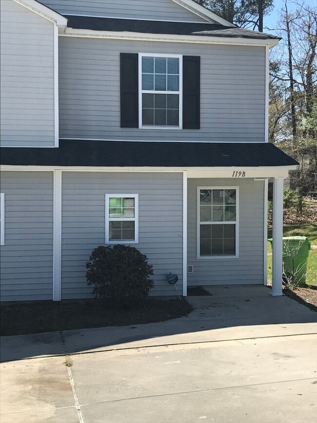 Building Photo - 3 bedroom 2.5  bath