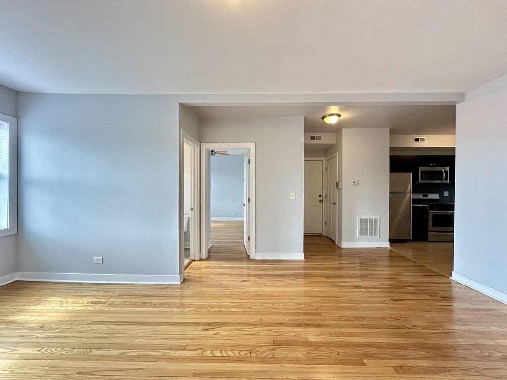 Building Photo - 2402 W Bryn Mawr Ave