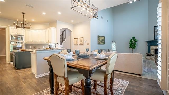 Building Photo - 6067 Chippewa Trail