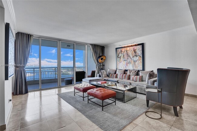 Building Photo - 848 Brickell Key Dr