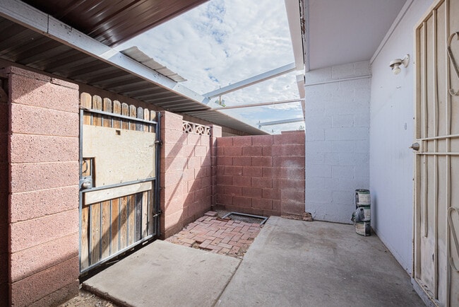 Building Photo - 6822 N 35th Ave