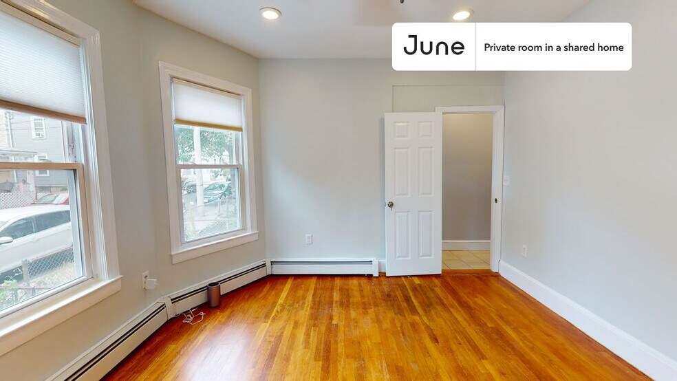 Building Photo - Private bedroom in 3 bed/1 bath Home