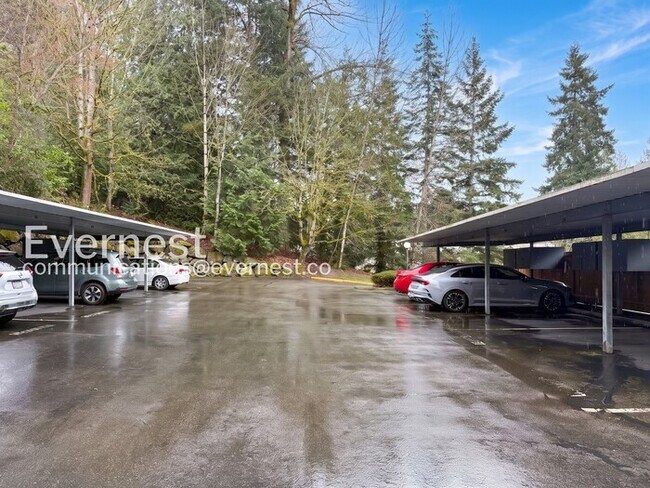 Building Photo - 1 Bed, 1 Bath Condo with Carport / Vouchers Accepted / Coming Soon!