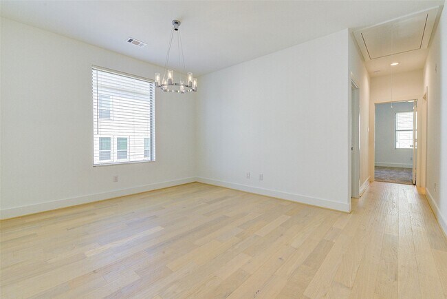 Building Photo - 2307 Jackson St