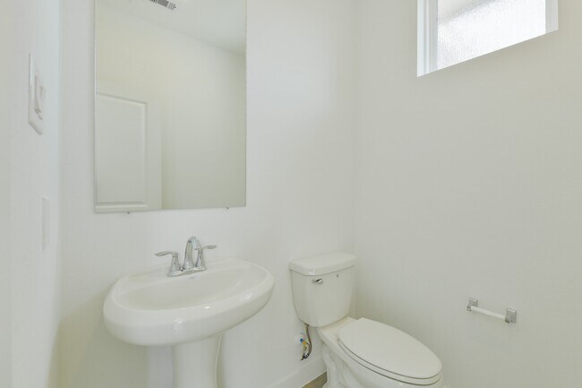 Building Photo - 5815 Linda Cv Ln