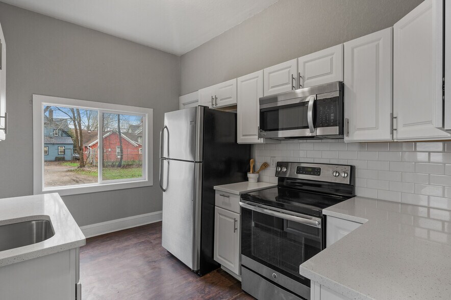 Building Photo - 422 Lafond Ave