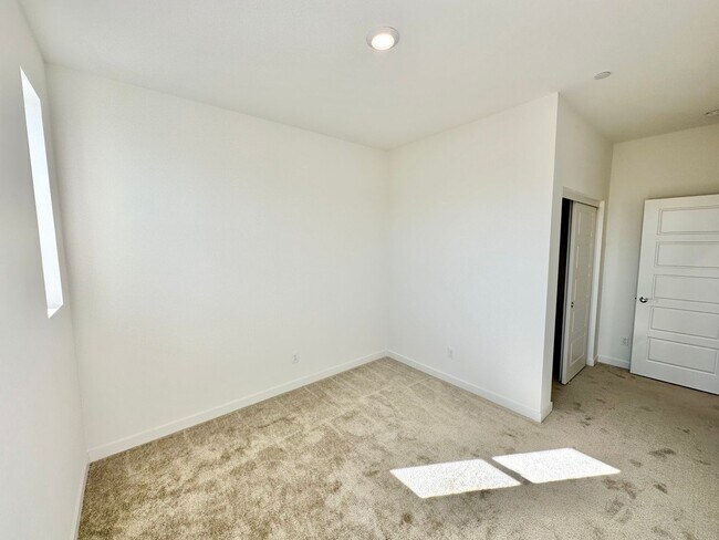 Building Photo - Brand New Townhome Overlooking Mission Valley