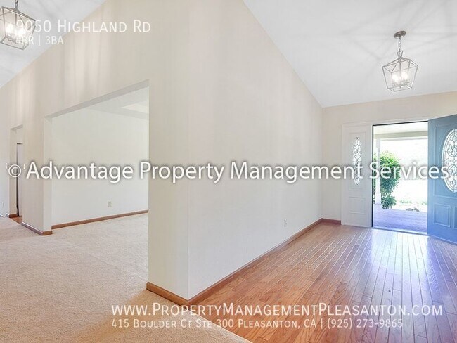 Building Photo - Unique 4 Bed / 3 Bath 3,484 Sq Ft Home off...