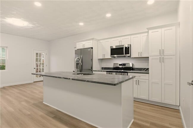 Building Photo - 45 Windsor Rd