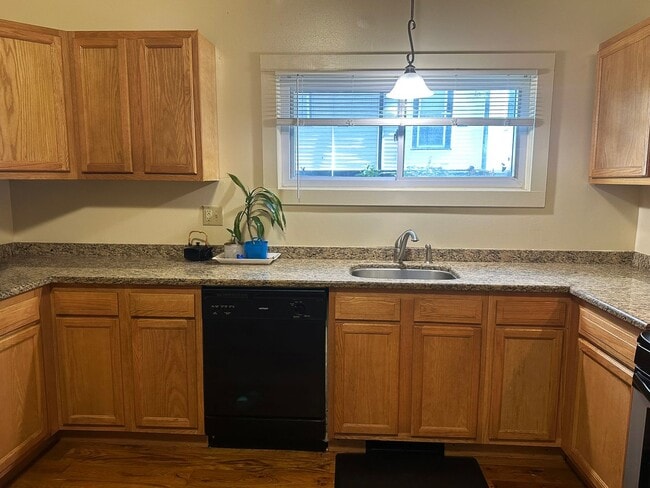 Building Photo - 113 Comstock Pl