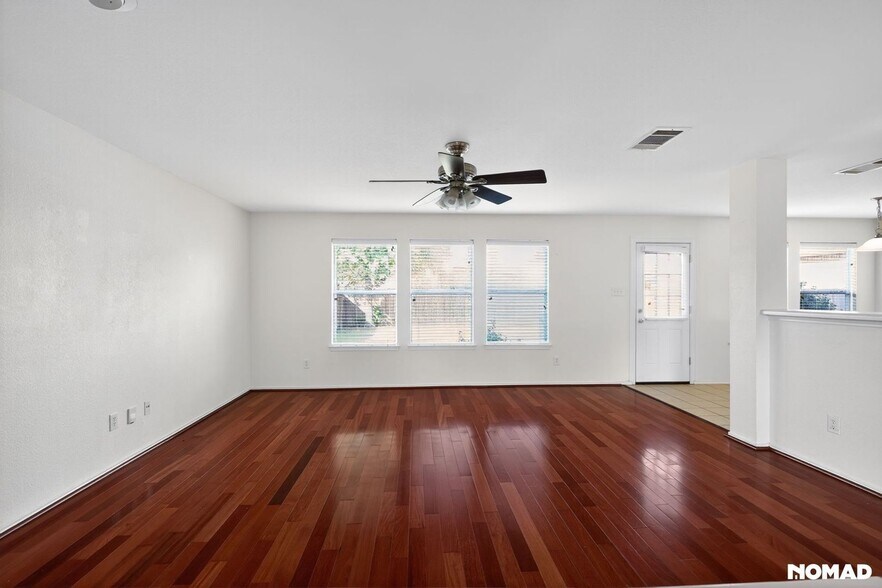 Building Photo - 1725 Bluebird Dr