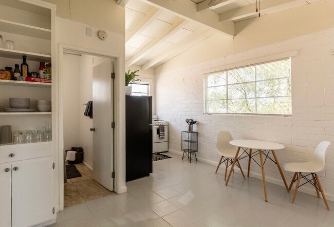 Building Photo - 74768 Sunset Dr